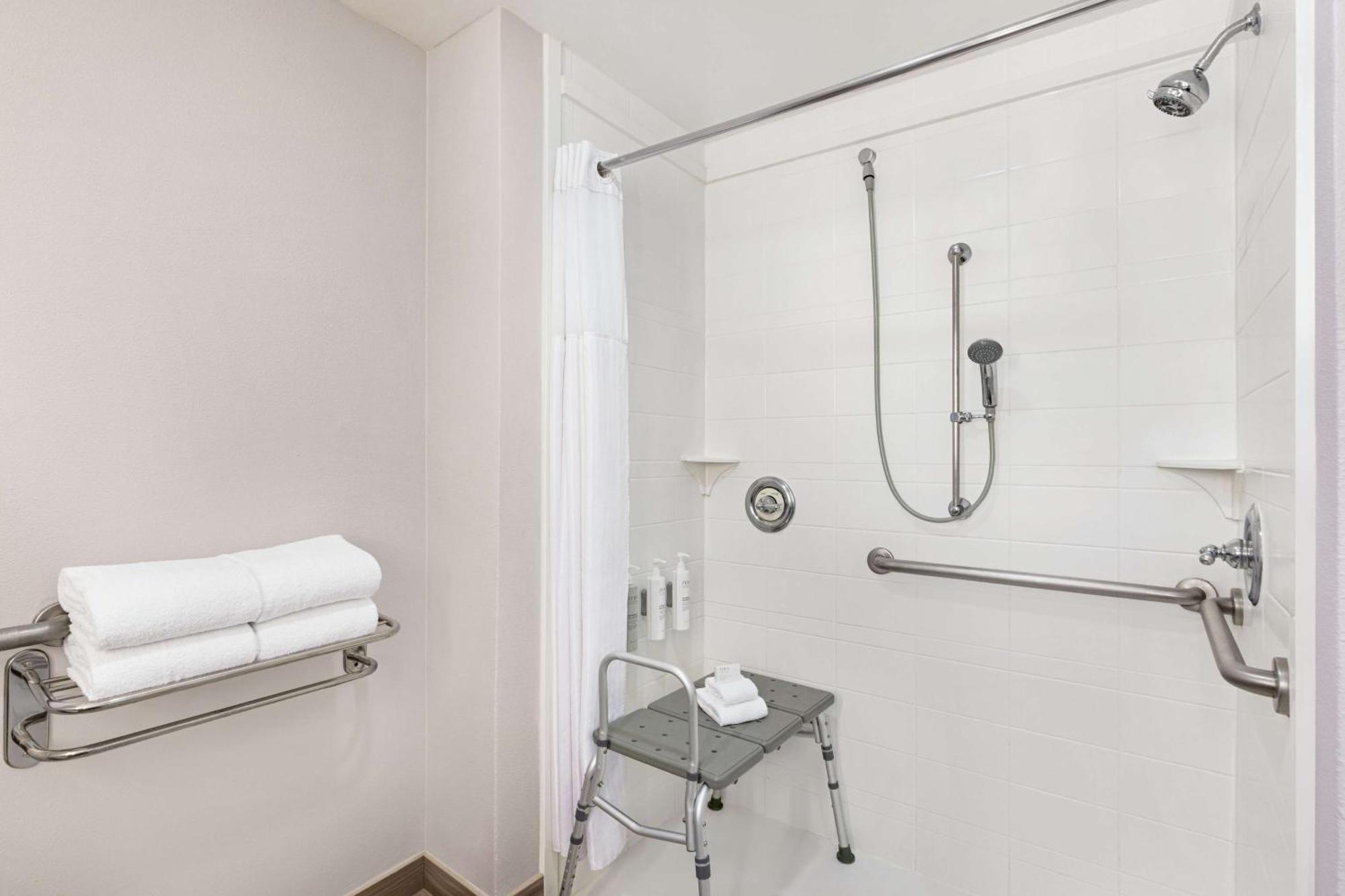 King Junior Suite with Pool View - Disability Access